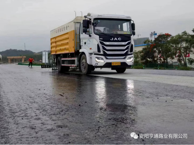 祝賀我司深汕西項(xiàng)目透層、封層試驗(yàn)段圓 滿成功